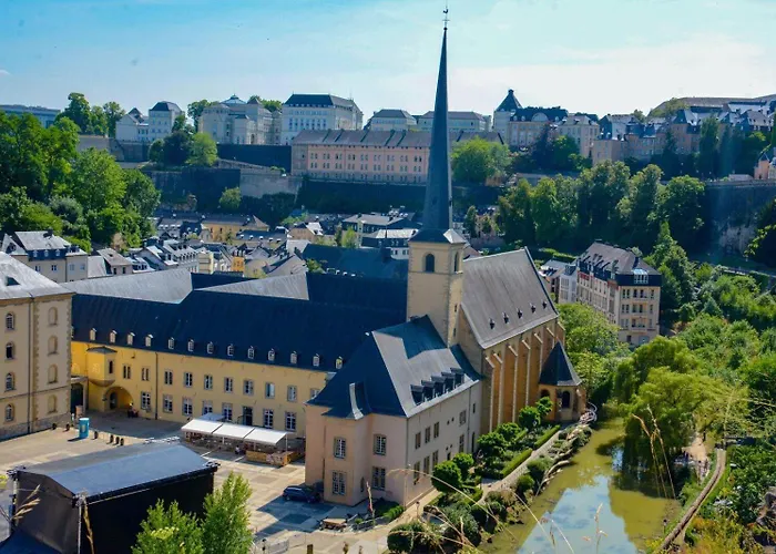 Moezel - Tranquil Getaway For 4