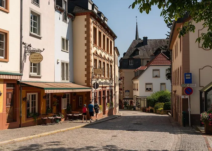 Moezel - Tranquil Getaway For 4