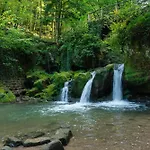 Hébergement de vacances Moezel - Tranquil Getaway For 4 *