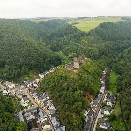 Moezel - Tranquil Getaway For 4