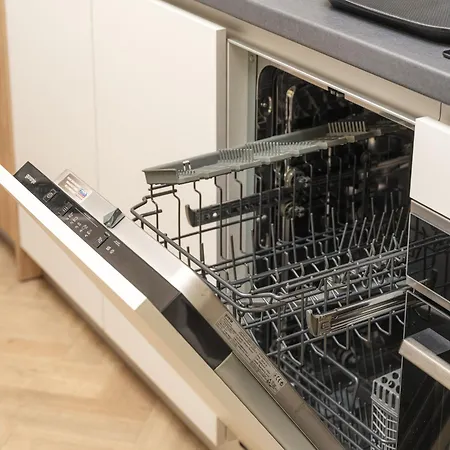 Moezel - Tranquil Getaway For 4 *