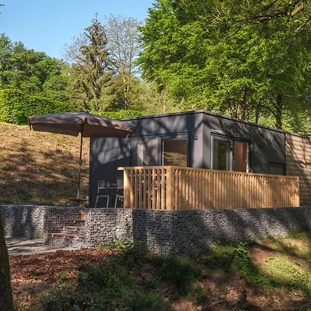 Moezel - Tranquil Getaway For 4