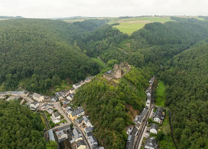 Moezel - Tranquil Getaway For 4